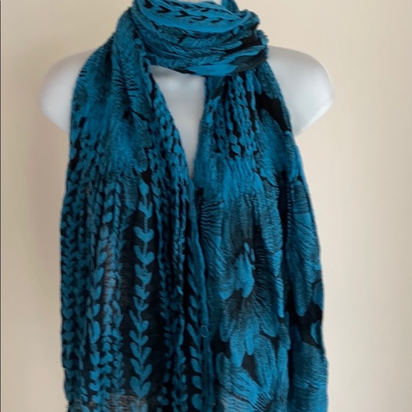 Scarf/wrap - Picture 2 of 3